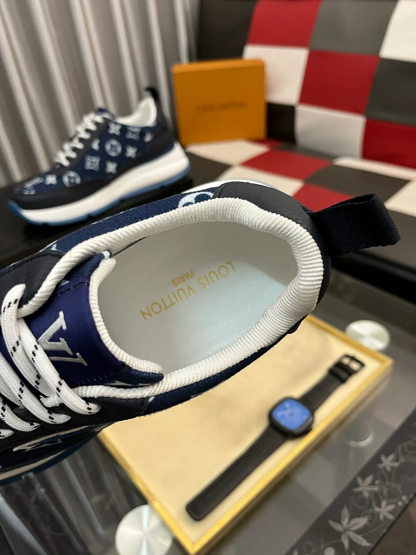 Men's shoes 💰: 438⌚️⌚️[LOUIS VUITTON] Same style as Louis Vuitton* official website🚹Men's high-top casual shoes❤️Same style as popular celebrities ~ best-selling at home and abroad Lv focuses on the checkerboard series...Imported first-layer cowhide with special fabrics➕Full sheepskin lining➕Brand-specific hollow outsole💎Number of codes: 38-443️⃣Colors available